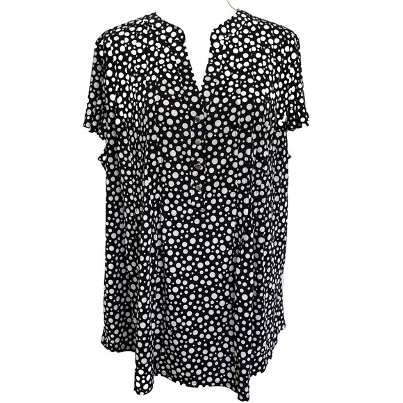 NWT Cocomo Plus Size 2X Black White Pintuck  1/2 Button Stretch Blouse Top - Picture 1 of 5